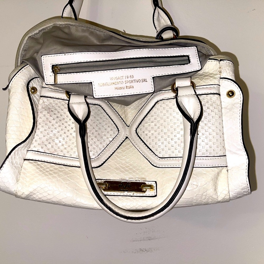 Versace 19V69 Luxurious White Satchel with Quilted Texture and Gold Accents - Picture 7 of 17